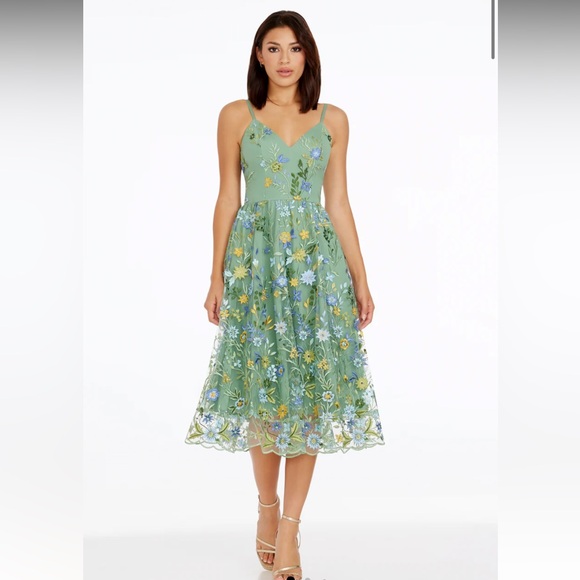 Dress the Population Dresses & Skirts - NWT Dress The Population Maren Floral 3D Embroidered Cocktail Midi Dress S